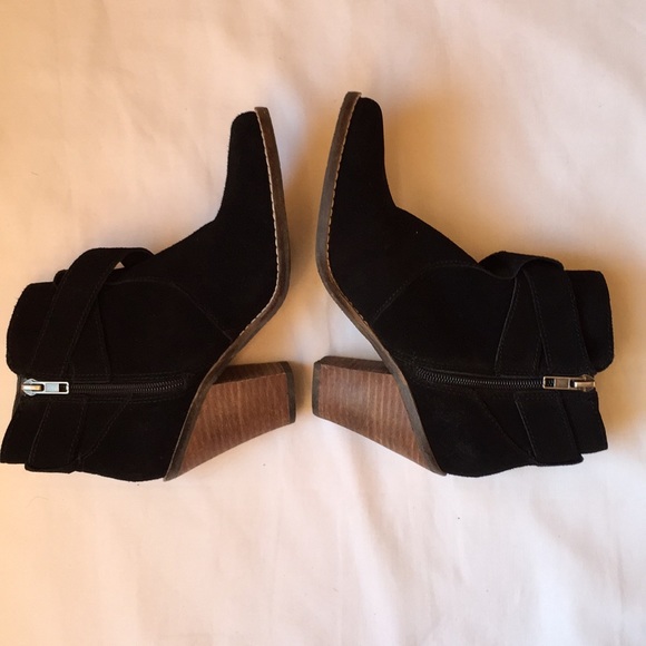 Dolce Vita Black Suede Buckle Zipper Ankle Boots - Picture 4 of 7